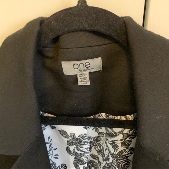 Black Blazer - Picture 3 of 5